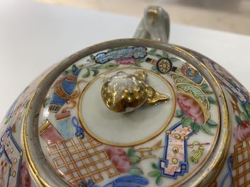 Un service &agrave; th&eacute; en porcelaine de Chine famille rose de Canton, 19&egrave;me